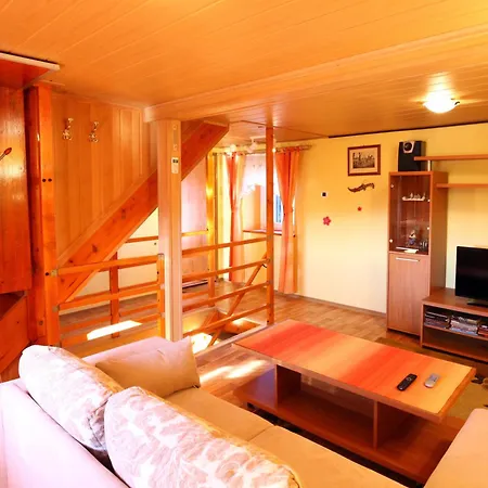 Forest Hideaway Star *