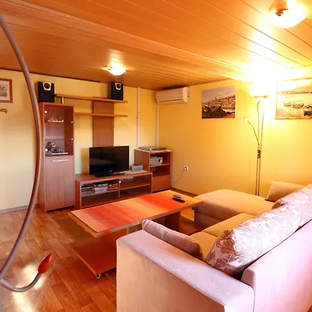 Forest Hideaway Star Koper